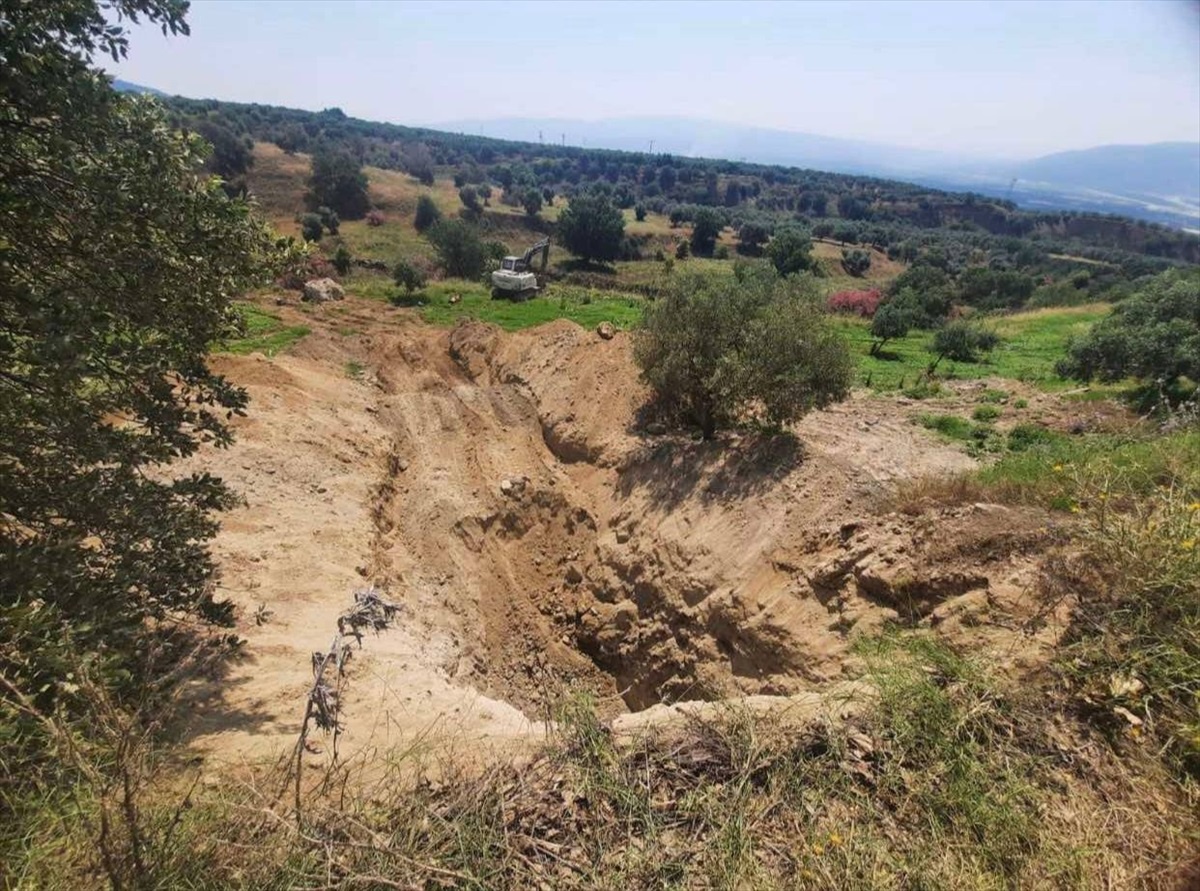 Aydın Karacasu\'da Kaçak Kazı Yapan 3 Kişi Gözaltına Alındı