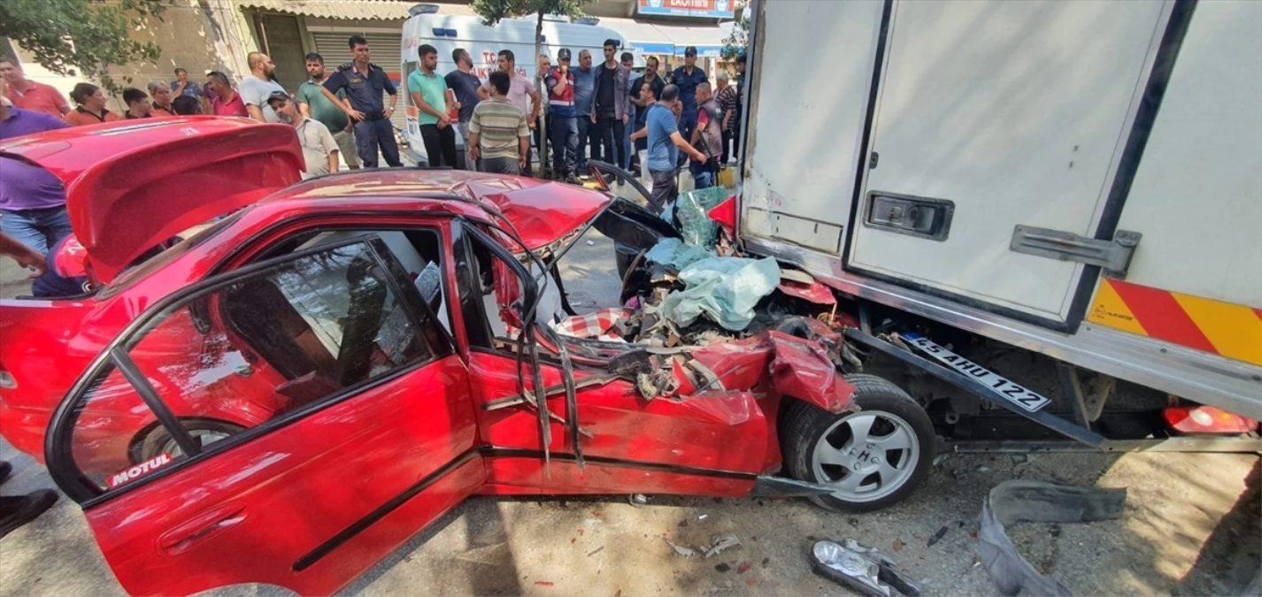 Aydın\'da otomobil kamyonete çarptı: 2 yaralı