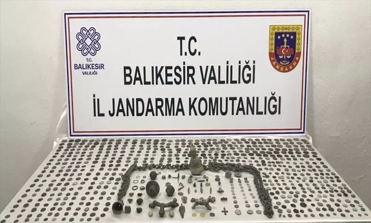 Bandırma'da yapılan operasyonda binlerce tarihi eser ele geçirildi