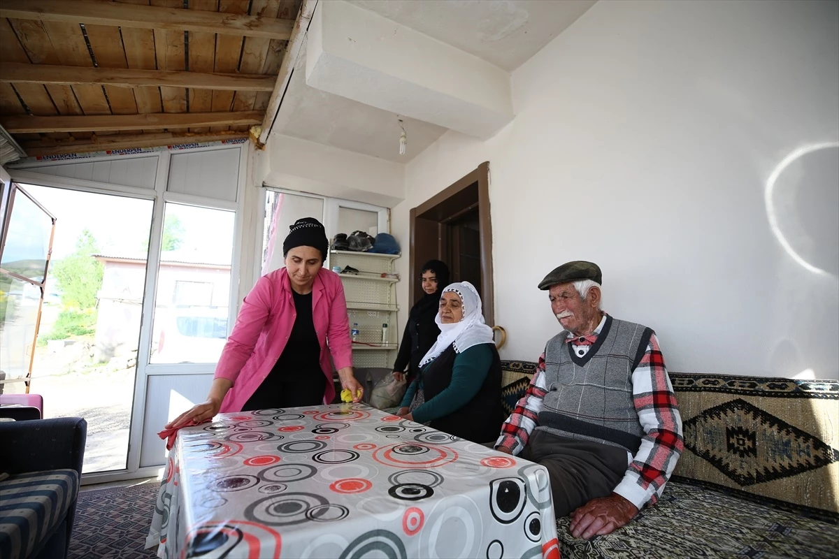 101 Yaşındaki Alişan Doğan\'ın Evine SYDV Ekipleri Düzenli Olarak Temizlik Yapıyor