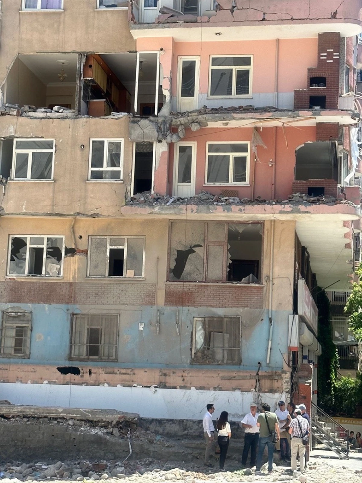Diyarbakır\'da depremde yıkılan binalarla ilgili kapsamlı bilirkişi raporu hazırlanacak