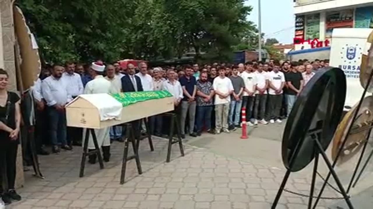 DOĞUM GÜNÜ KUTLAMASINA GİDERKEN MOTOSİKLET KAZASINDA ÖLEN ORHAN TOPRAĞA VERİLDİ