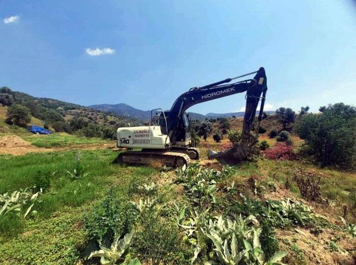 Kaçak tarihi eser kazısı yapan 3 kişi suçüstü yakalandı