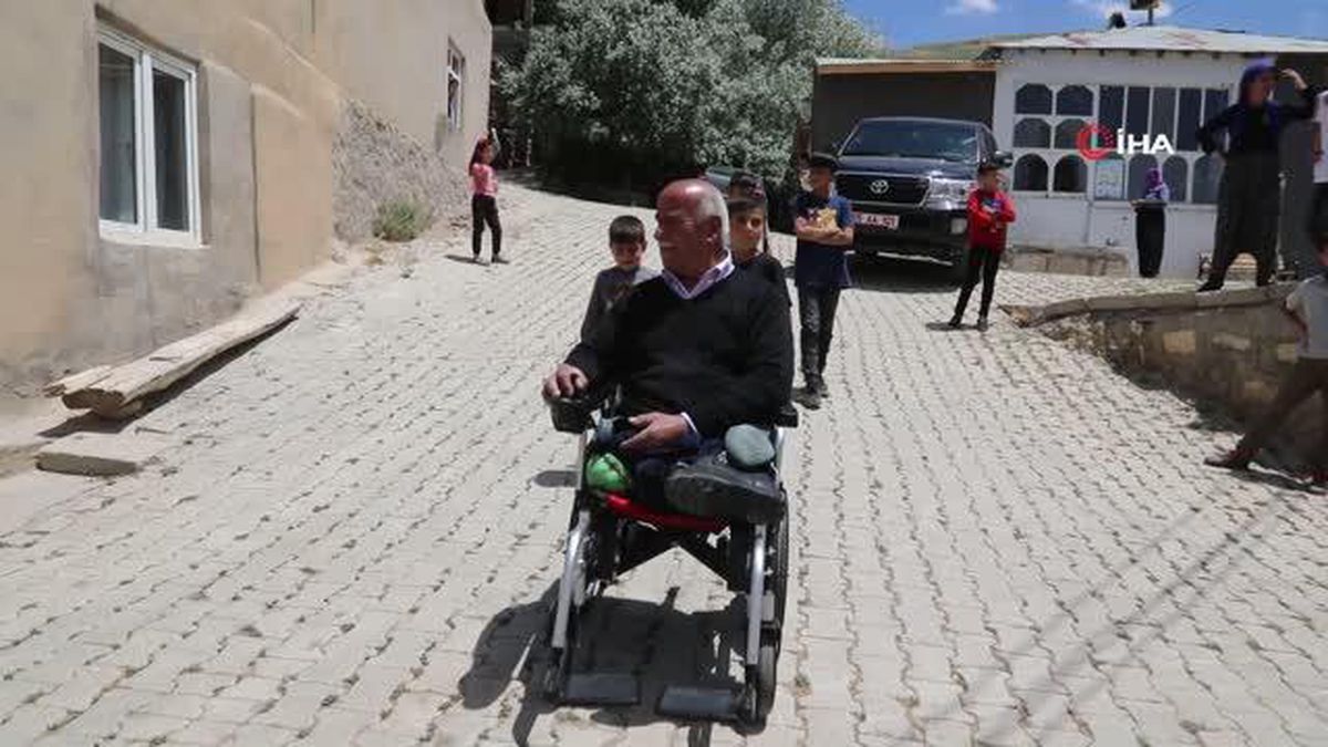 Engelli vatandaşın akülü sandalye hayali gerçekleşti