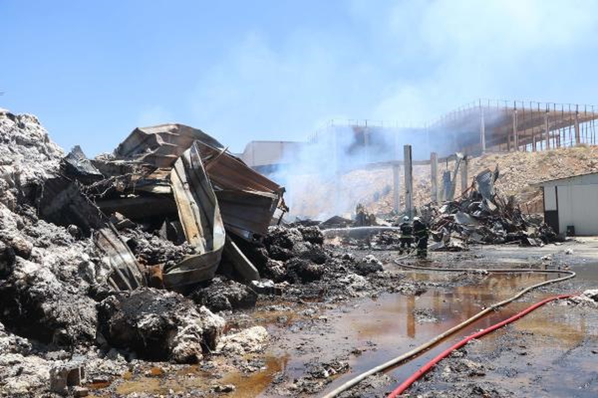 Gaziantep\'te Sağlık Ürünleri Fabrikasında Yangın: 35 Milyon Dolarlık Zarar