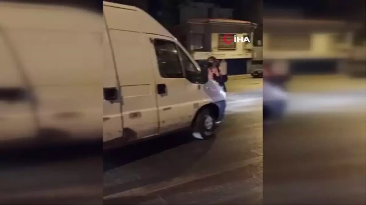 İstanbul\'da ilginç olay kamerada: Yola atlayan kadın sürücülere zor anlar yaşattı