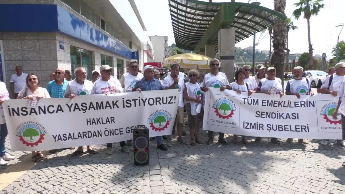 Emekliler, TÜİK\'in açıkladığı enflasyon verilerini protesto etti