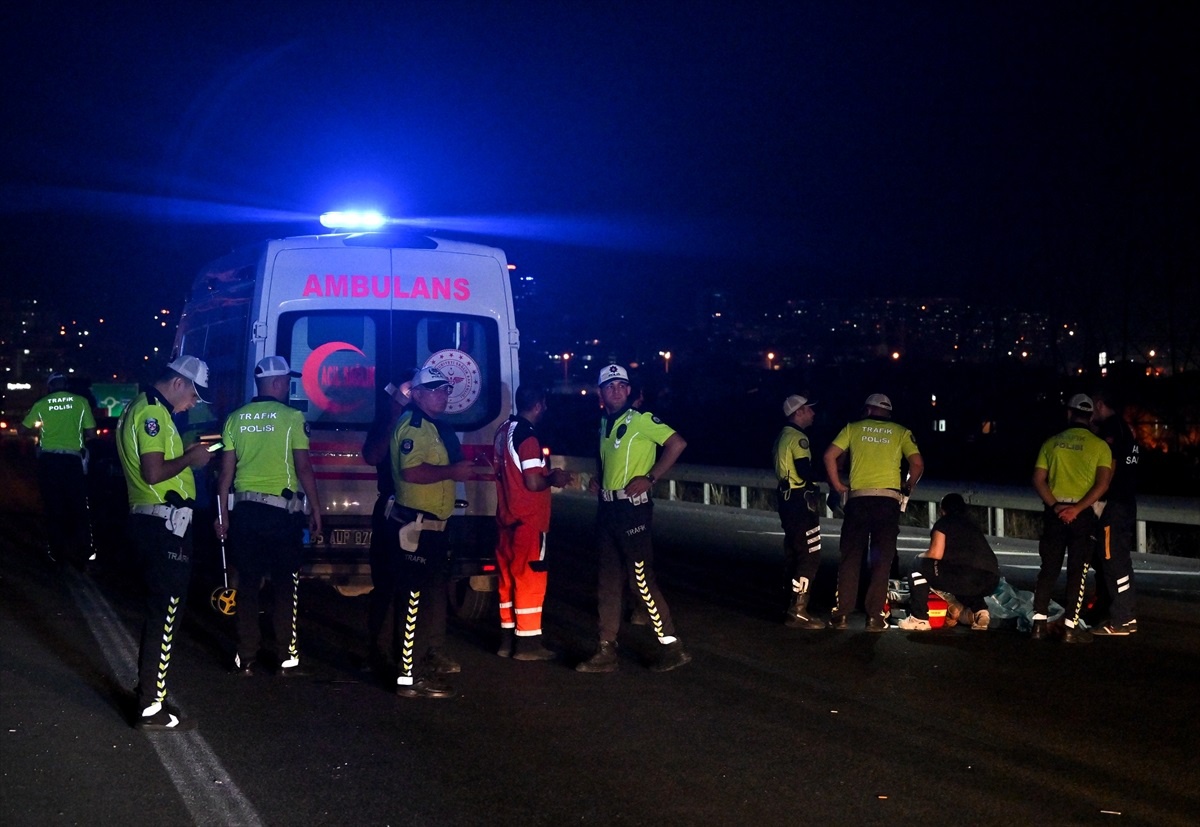 İzmir-Aydın Otoyolu\'nda Kadın Otomobilin Çarpması Sonucu Hayatını Kaybetti