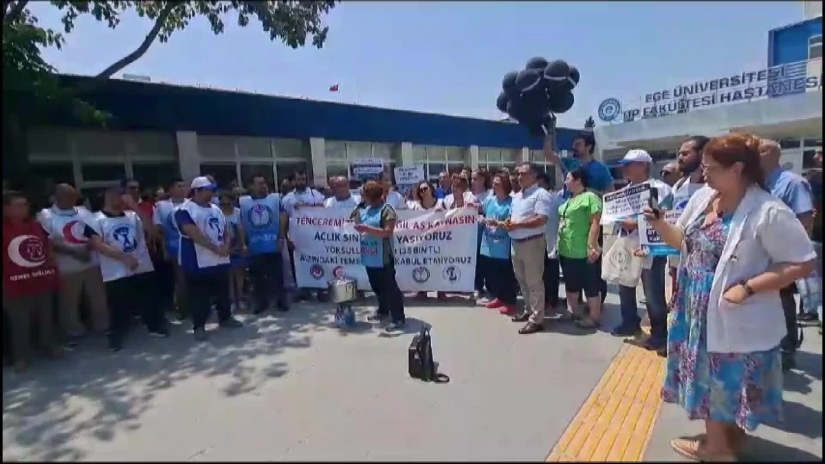 İzmir\'de Sağlık Çalışanları Enflasyon ve Zam Oranlarını Protesto Etti