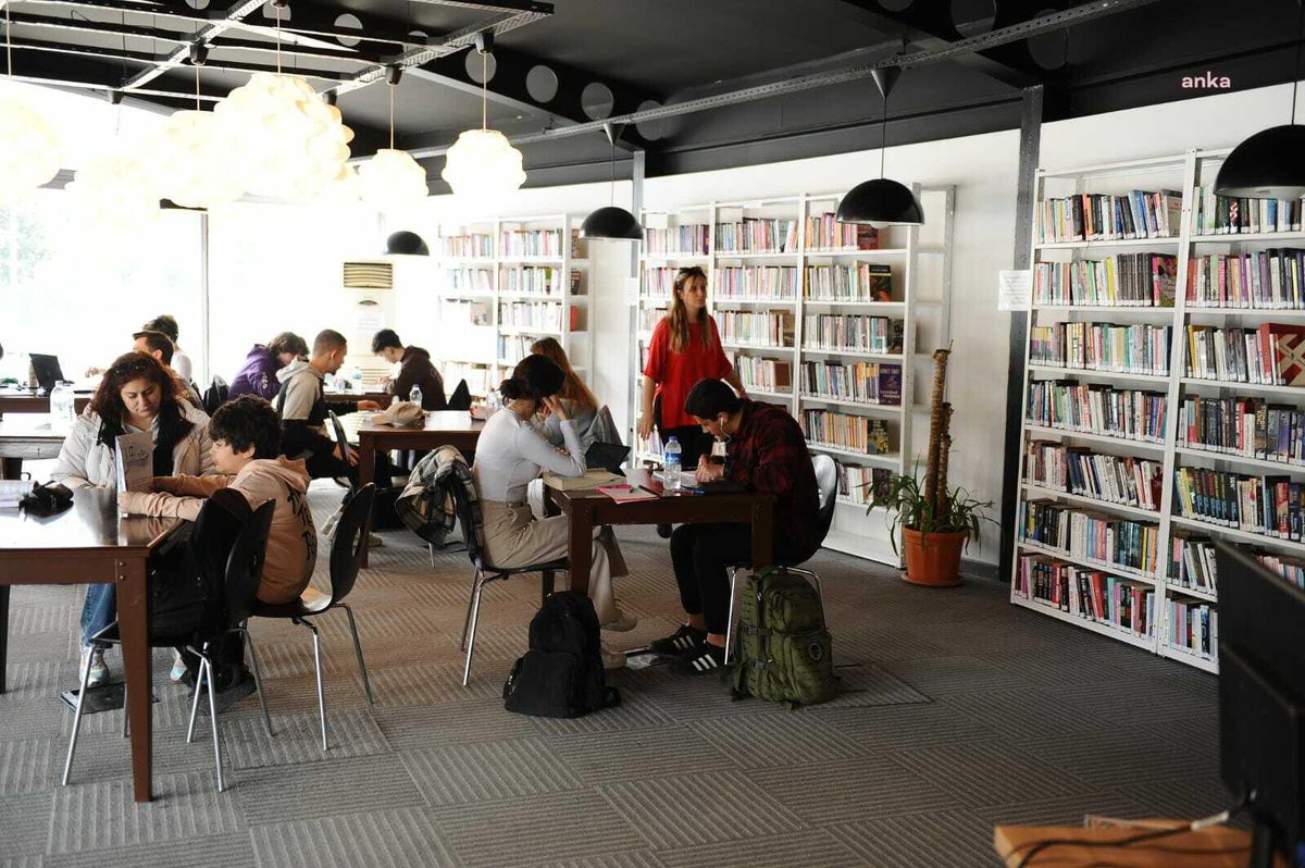 Karşıyaka Belediyesi Kitap Bağış Kampanyası Devam Ediyor