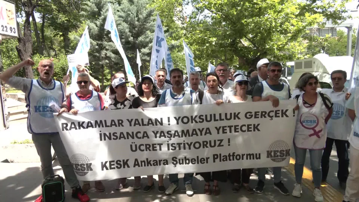 Kesk, Ankara\'da Enflasyon Rakamlarını Protesto Etti: "Tüik Hayat Pahalılığını Düşük Göstererek Maaş Artışlarımızı Adeta Bir Kara Delik Gibi Yutmaya...