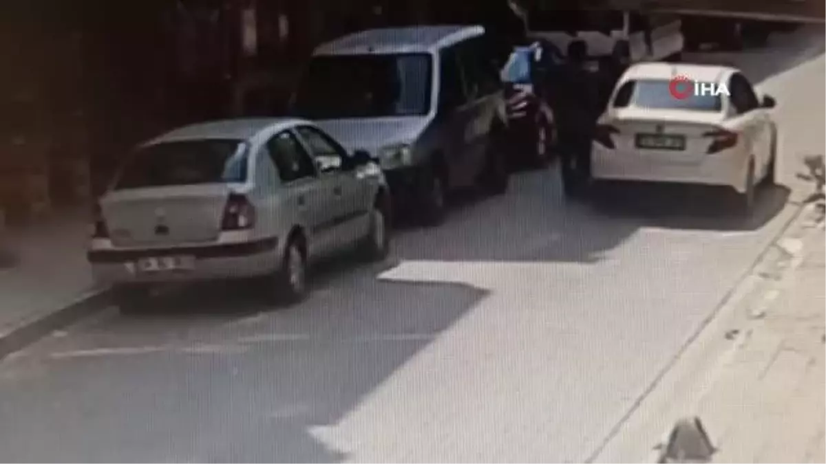 Küçükçekmece\'de ev sahibi ile kiracı tartışmasında silahlı saldırı kamerada