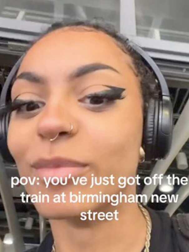 Metroda ilişkiye giren çift TikTok'ta paylaşıldı