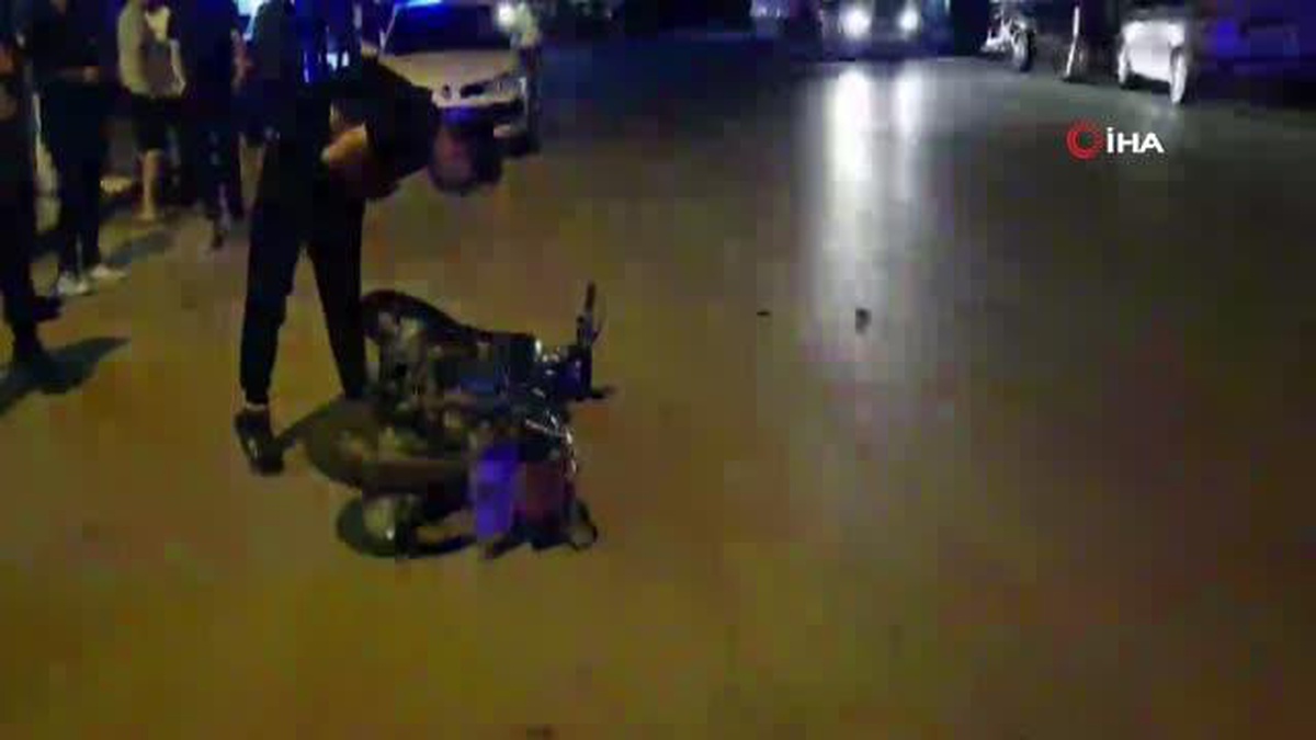Motosikletin çarptığı adam ağır yaralandı: Kaza anı kamerada