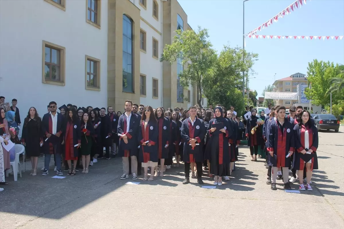 OMÜ İletişim Fakültesi Mezunlarına Mezuniyet Töreni Düzenlendi