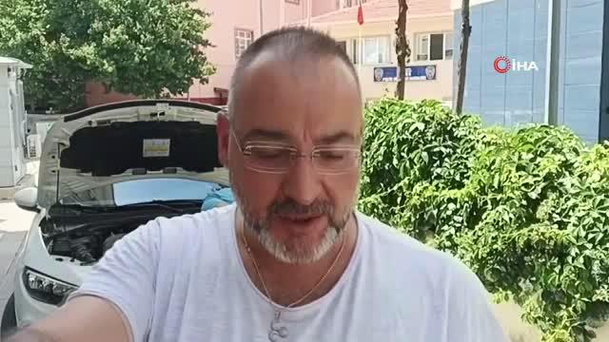 Otomobilinin motoruna kedi giren vatandaş aracını kullanamıyor