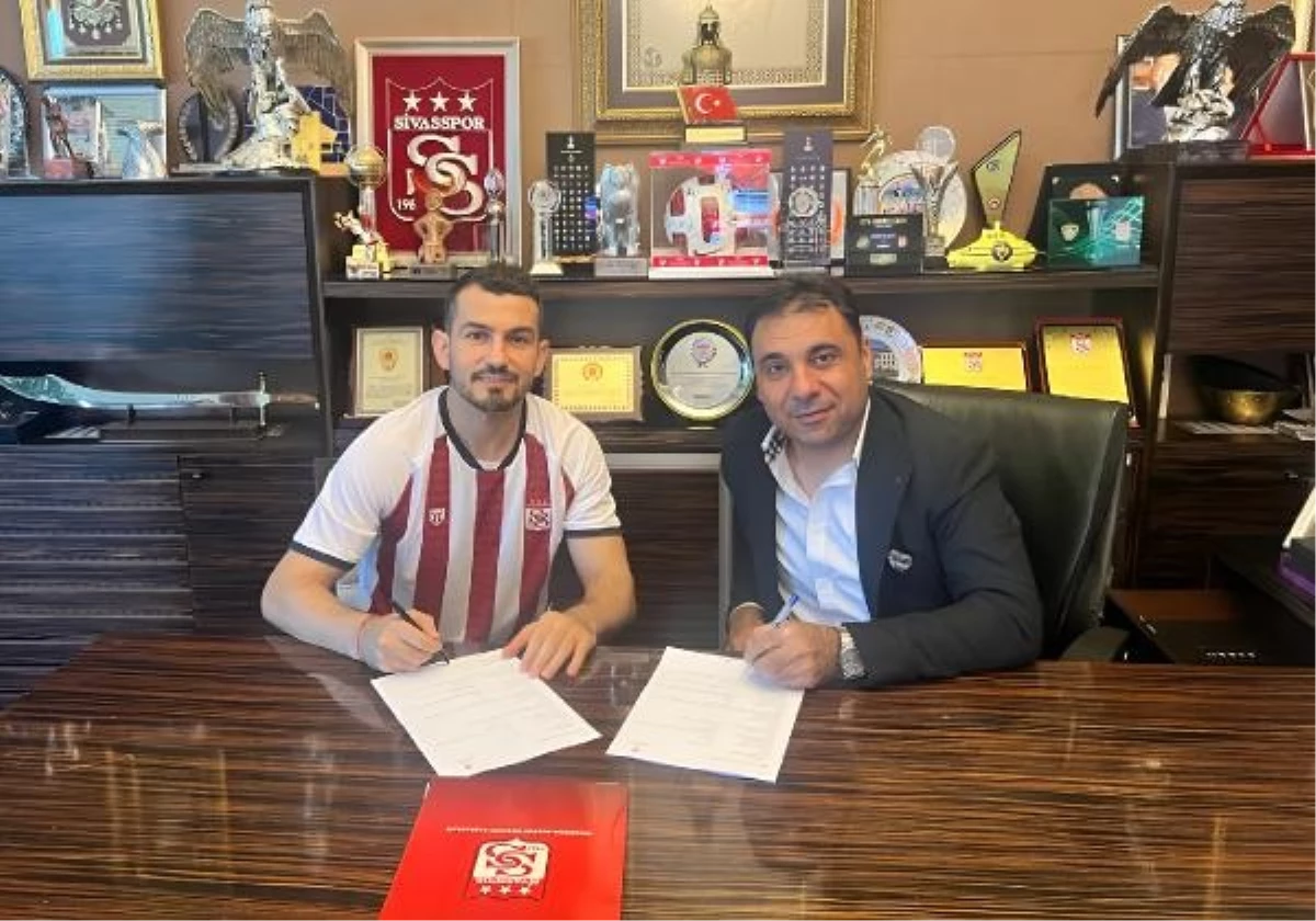 Demir Grup Sivasspor, Emrah Başsan ile 2 yıllık sözleşme imzaladı