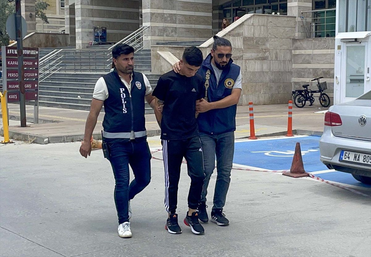 Uşak\'ta Otomobilde Av Tüfeğiyle Vurulan Genç İçin Arkadaşı Tutuklandı