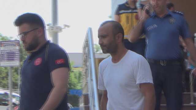 Zabıtaya kızan seyyar simitçi çocuklarını yakmakla tehdit etti Zabıtaya kızan seyyar simitçi çocuklarını yakmakla tehdit etti