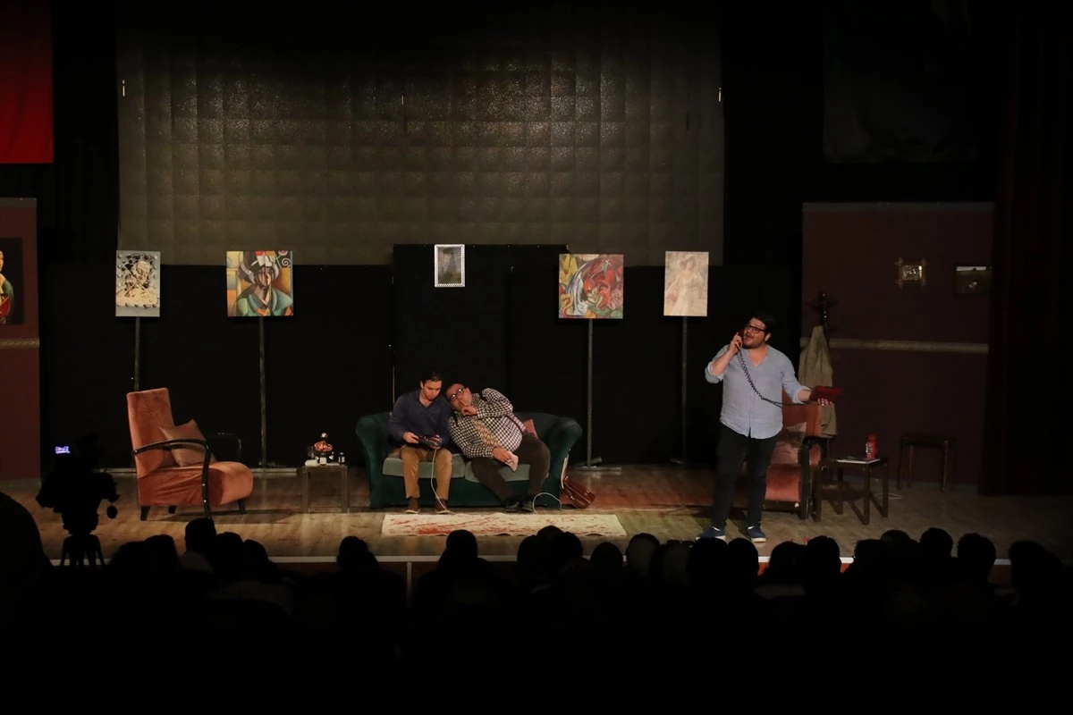 64. Uluslararası Akşehir Nasreddin Hoca Şenlikleri\'nde \'Salaklar Sofrası\' adlı tiyatro oyunu sahnelendi