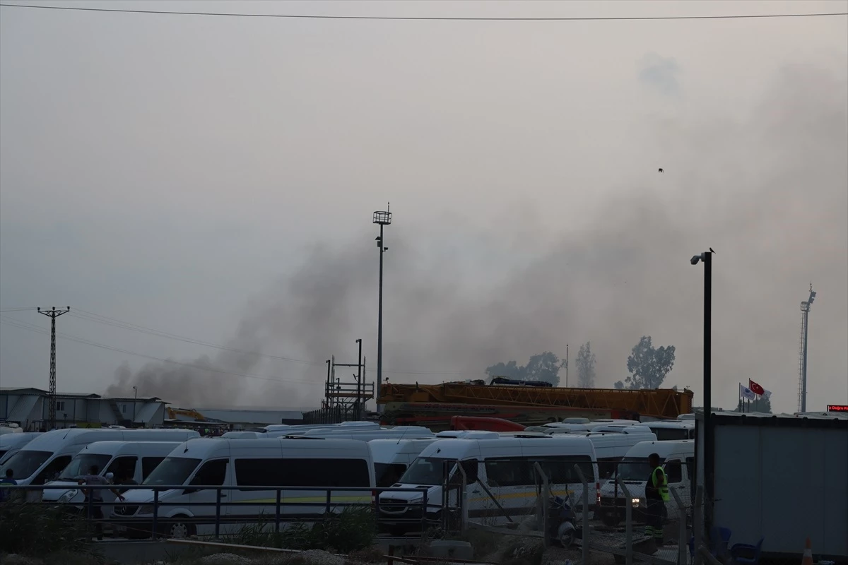 Adana\'da bir polyester fabrikasında çıkan yangın söndürüldü