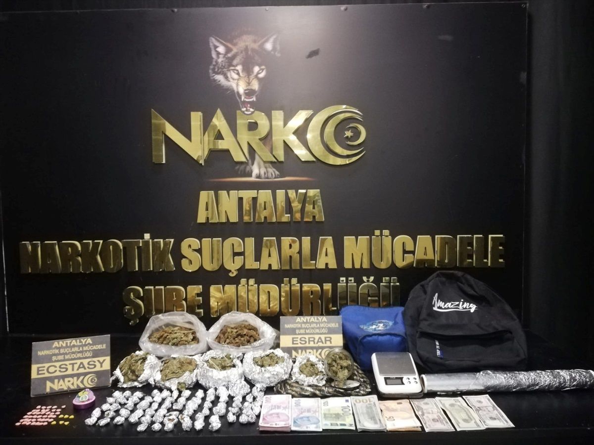 Antalya\'da Uyuşturucu Operasyonlarında 694 Şüpheli Yakalandı