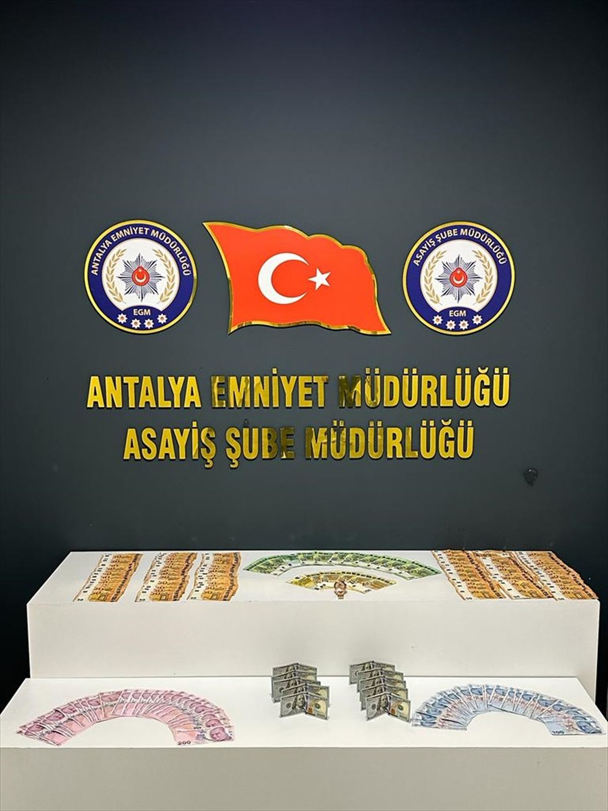 Antalya\'da Hırsızlık Şüphelisi Yakalandı