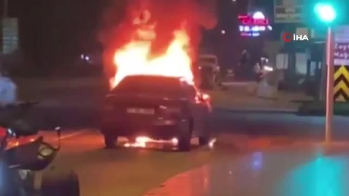 Antalya\'da seyir halindeki araç alev alev yandı