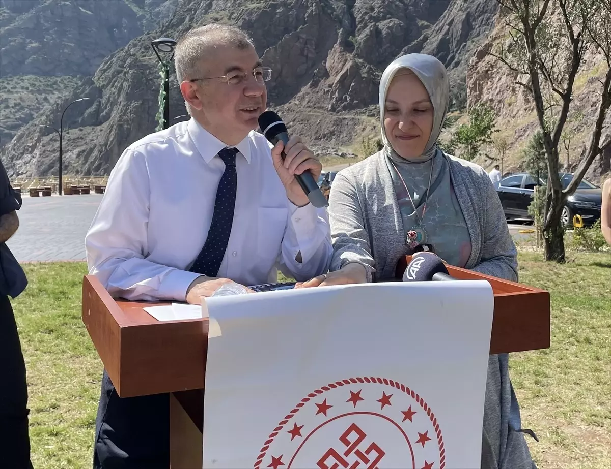 Artvin\'de düzenlenen müzayedede 335 bin lira gelir elde edildi