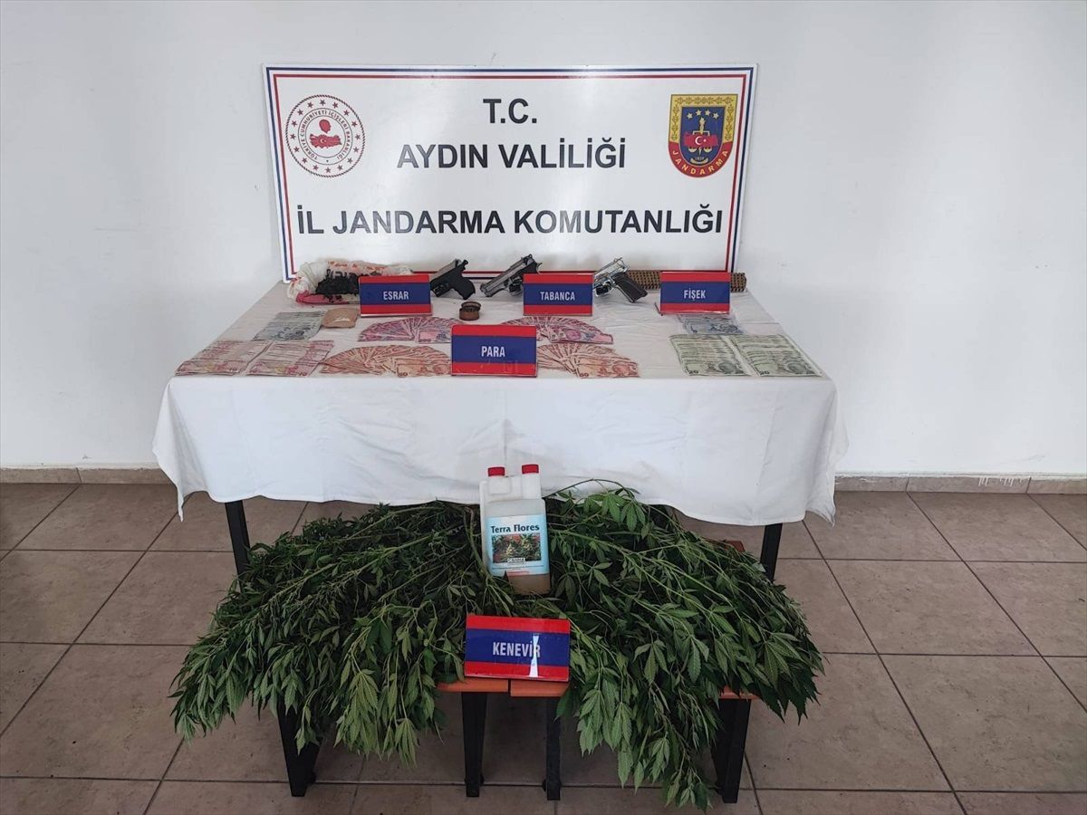 Kuşadası\'nda sahte para ve uyuşturucu operasyonu