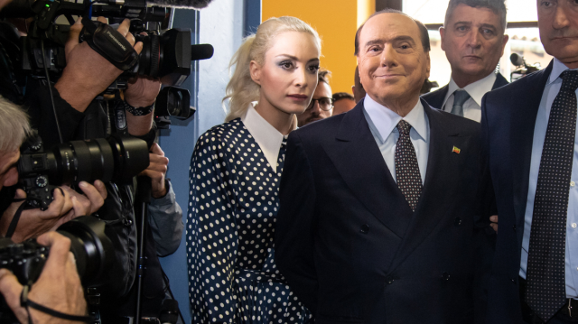 Berlusconi'den, 53 Yaş Küçük Sevgilisine Rekor Miras