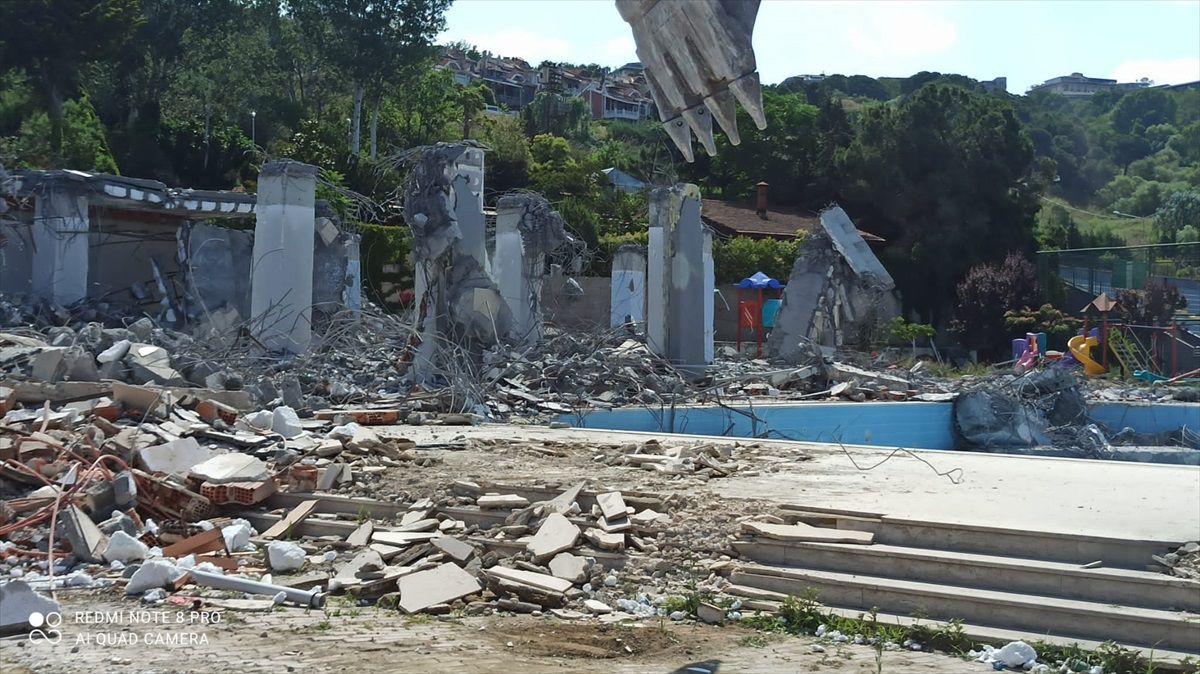 Beylikdüzü\'nde Spor Tesisi Yıkımında Görevlilere Saldıran 7 Kişi Gözaltına Alındı