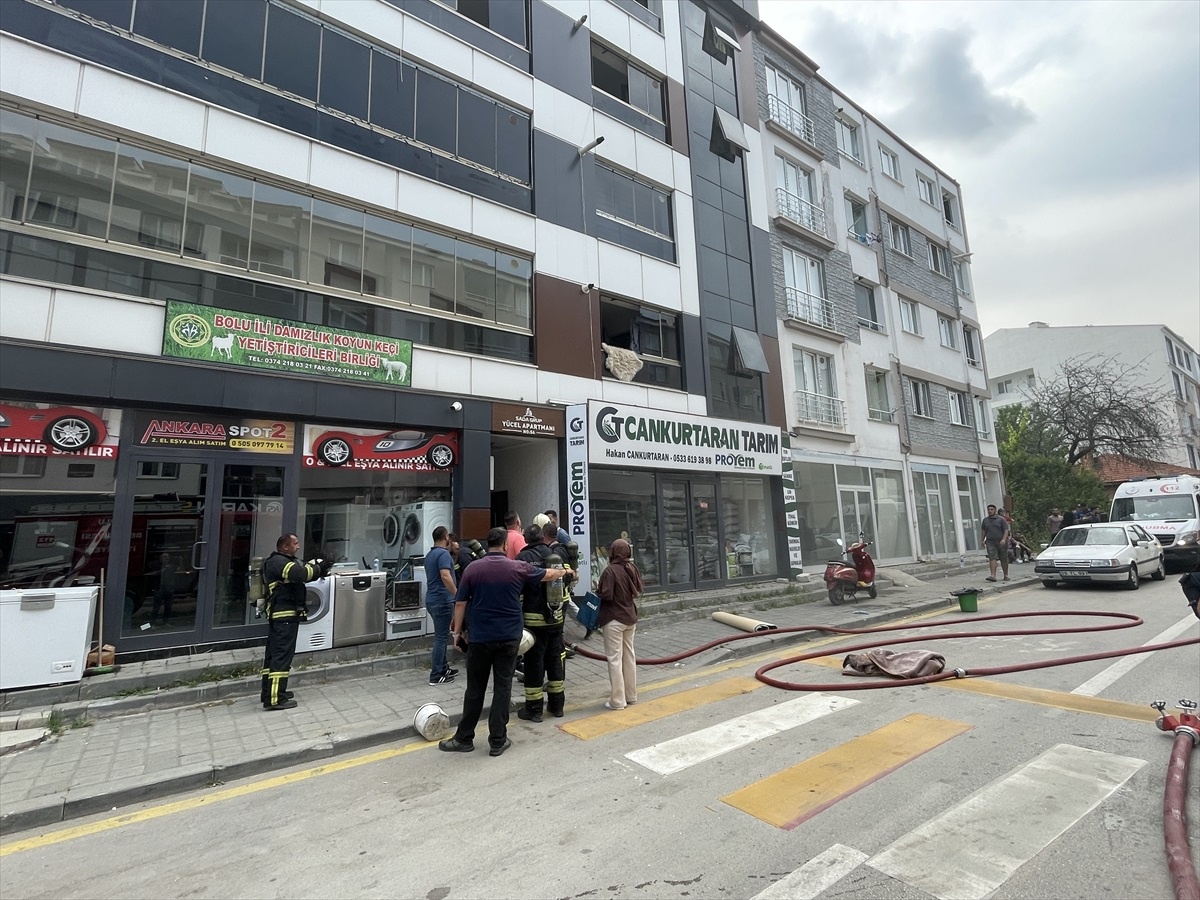 Bolu\'da bir apartmanda çıkan yangında 6 kişi dumandan etkilendi