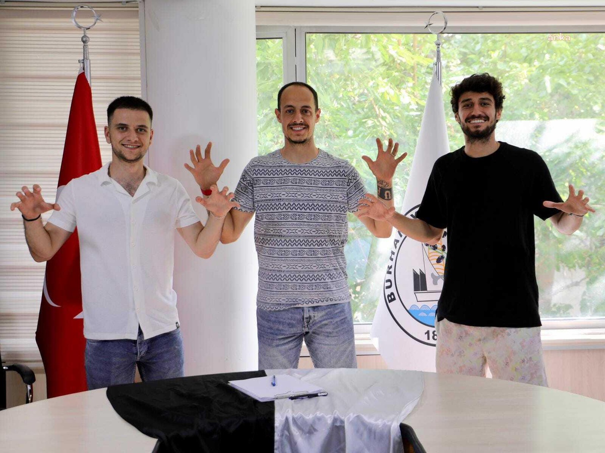 Burhaniye Belediyespor, Yeni Sezona İç Transfer Atağıyla Başladı