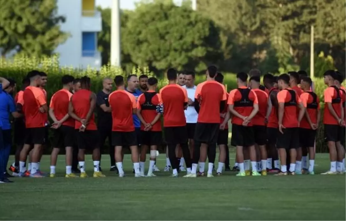 Kayserispor Teknik Direktörü Çağdaş Atan: 'Geçen seneki başarıyı tekrarlayabiliriz'