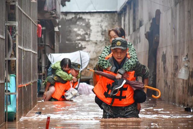 Çin'in Chongqing Kentinde Şiddetli Yağışlar Nedeniyle Hayatını Kaybedenlerin Sayısı 17'ye Yükseldi Çin'in Chongqing Kentinde Şiddetli Yağışlar Nedeniyle Hayatını Kaybedenlerin Sayısı 17'ye Yükseldi