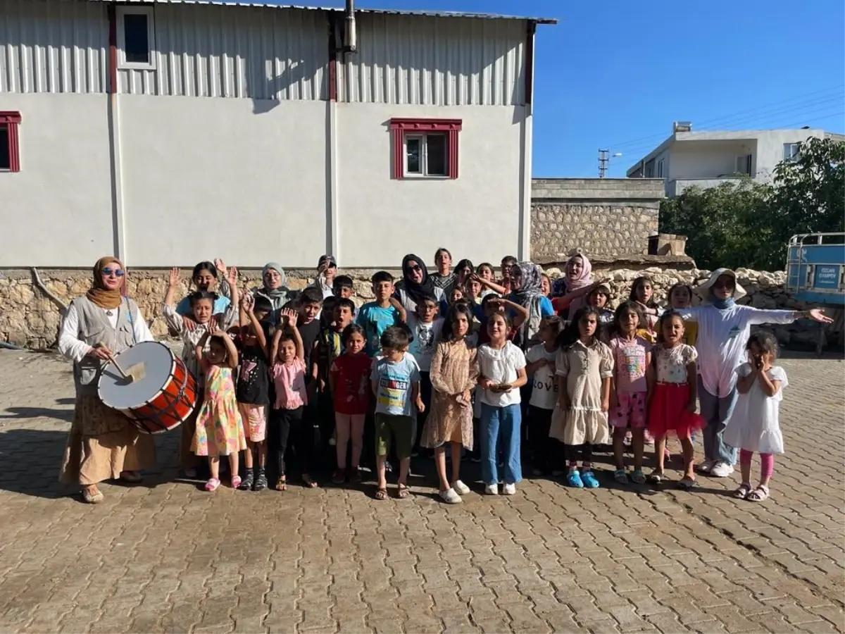 Deprem Bölgesinde Çocuklar İçin Uçurtma Şenliği Düzenlendi