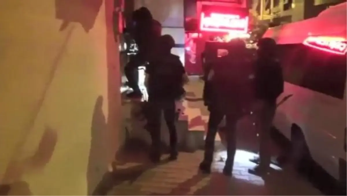 Esenyurt HDP İlçe Binasında Öcalan Posterleri Bulundu