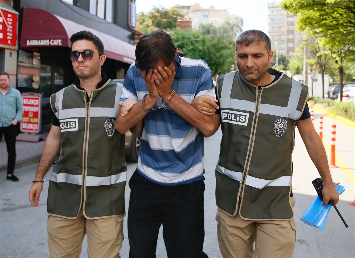 Eskişehir\'de Atı Minibüsün Arkasına Bağlayarak Koşturan Kişi Polise Teslim Oldu
