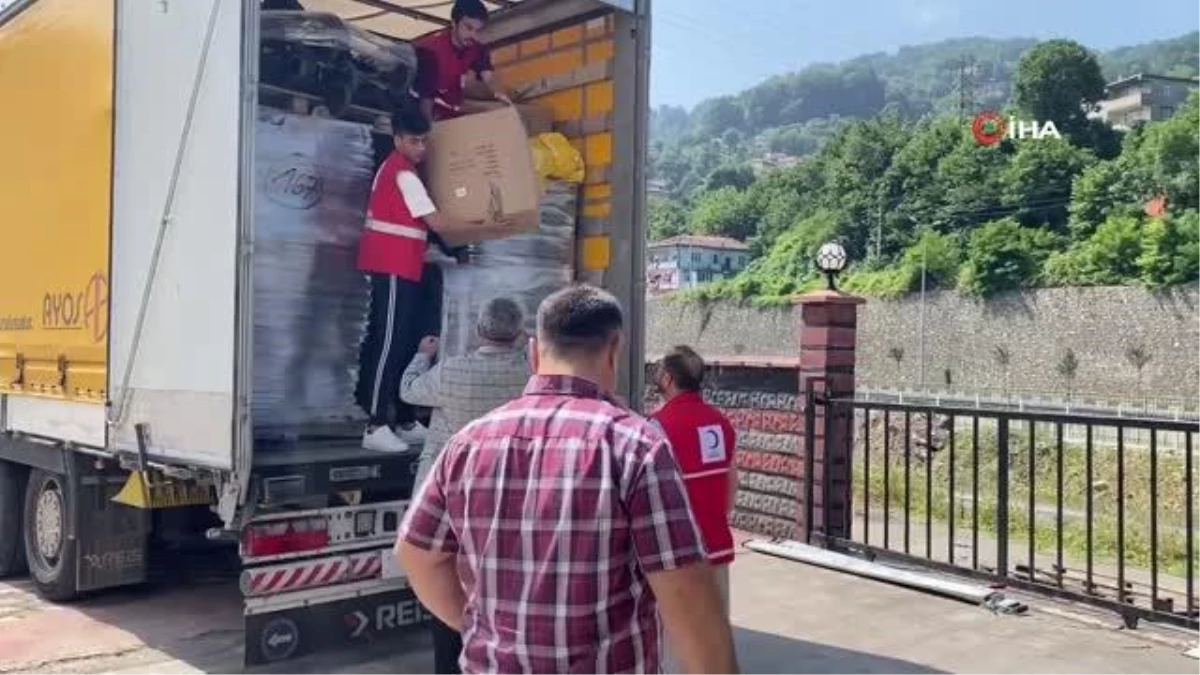 Gurbetçilerin depremzedeler için gönderdiği yardım tırı Zonguldak\'a ulaştı