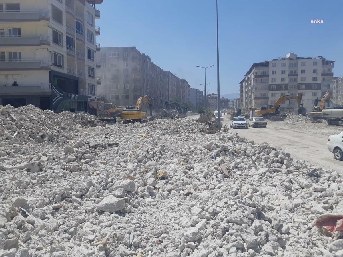 Hatay Büyükşehir Belediyesi Enkaz Kaldırma Çalışmalarının Düzensizliğine Dikkat Çekti