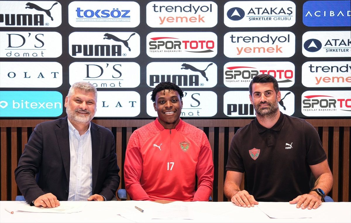 Atakaş Hatayspor, Fisayo Dele Bashiru\'yu kadrosuna kattı