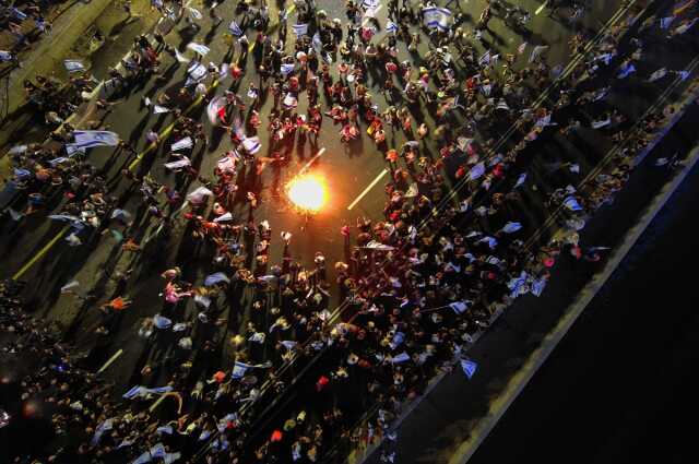 İsrail Emniyet Müdürü'nün İstifası Protestolara Yol Açtı İsrail Emniyet Müdürü'nün İstifası Protestolara Yol Açtı
