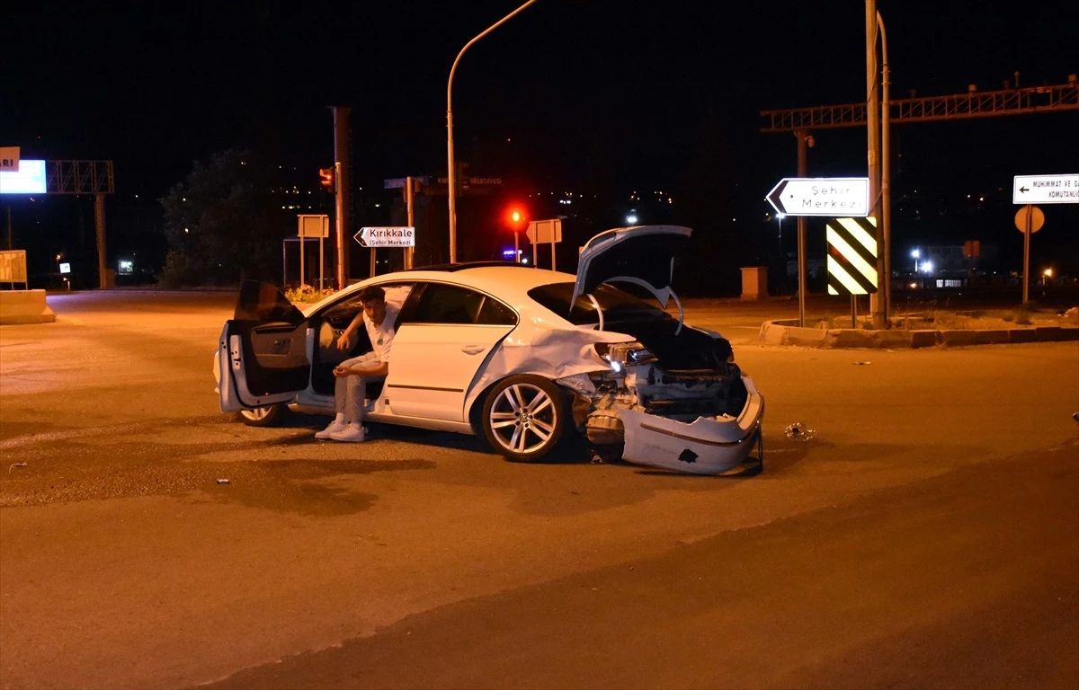 Kırıkkale\'de Otomobil Çarpışması: 5 Yaralı