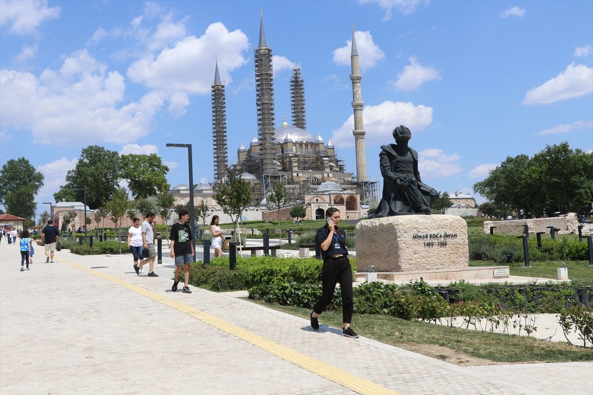Tarihi Kırkpınar Yağlı Güreşleri Edirne\'ye Turist Akınına Neden Oluyor