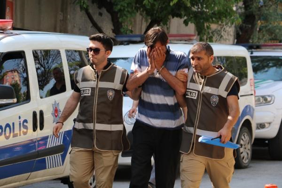 Eskişehir\'de Minibüsüne Bağladığı Atı Koşturan Şahıs Gözaltına Alındı