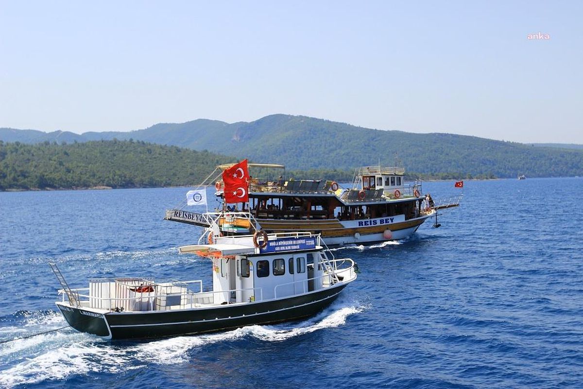 Muğla Büyükşehir Belediyesi Denizlerin Korunması İçin Atık Toplama Çalışmalarına Devam Ediyor