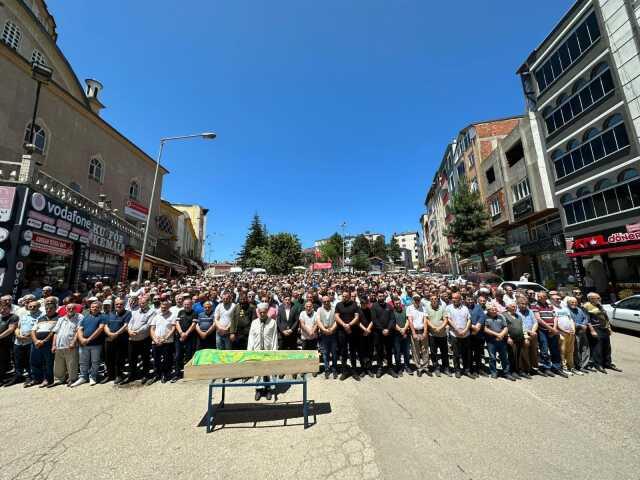 Namaz kılmak için camiye giden vatandaşa sürücüsüz otomobil çarptı