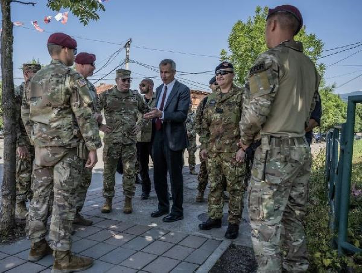 NATO, Kosova ve Sırbistan\'ı anlaşmalara uymaya çağırdı