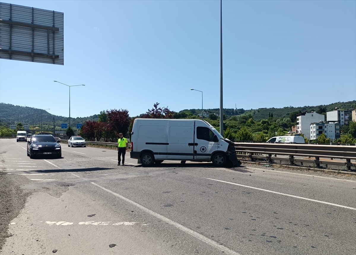 Ünye\'de trafik kazası: 2 kişi yaralandı